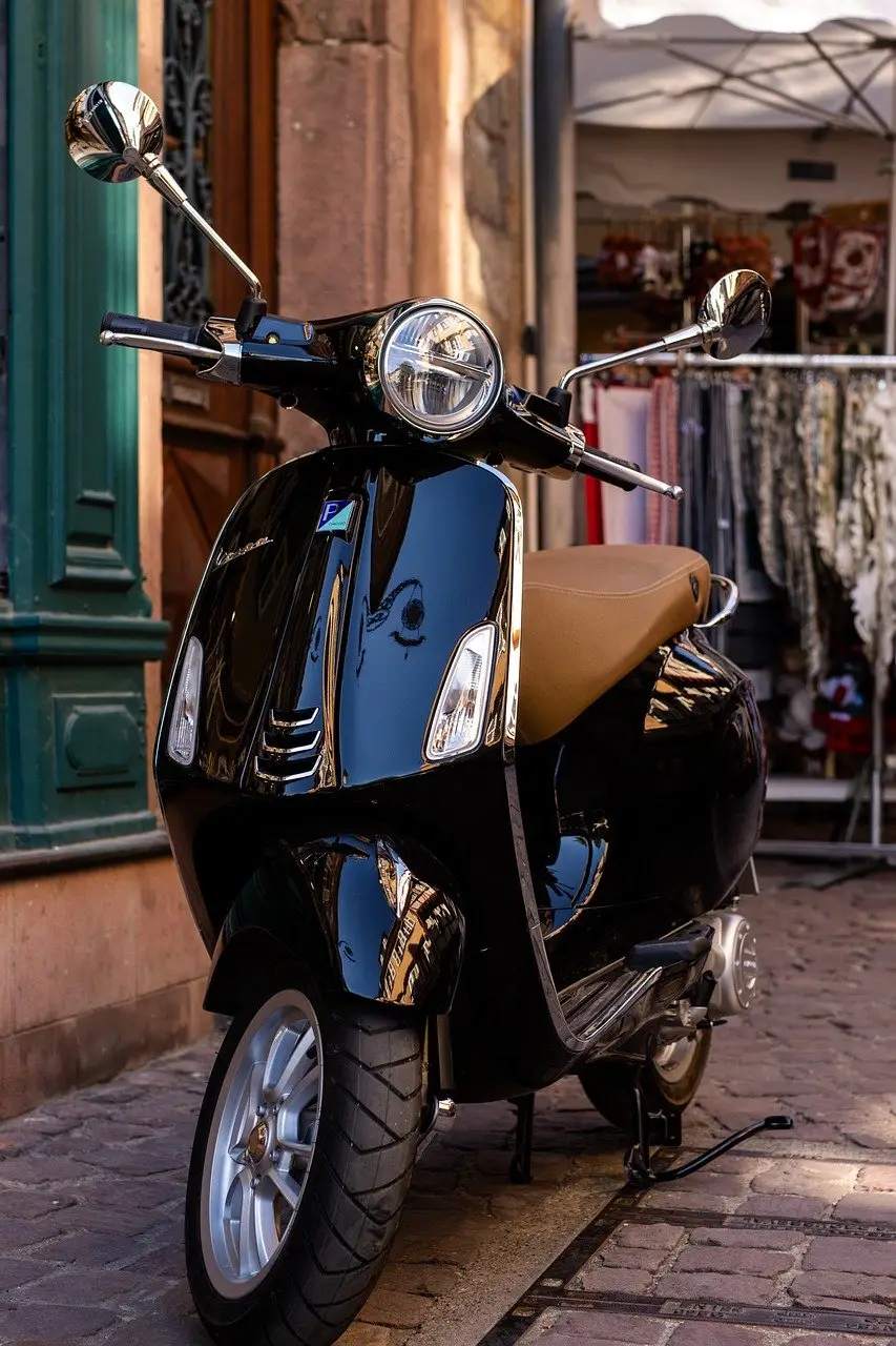 motorcycle 8192323_1280